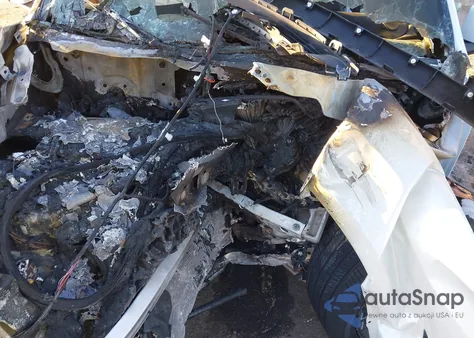 2025 Tesla Model Y Long Range Dual Motor All-Wheel Drive z USA, uszkodzony, nr VIN 7SAYGDED0SF222885